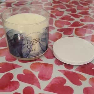 Fresh Cut Lilacs candle bt bath&body works brand new